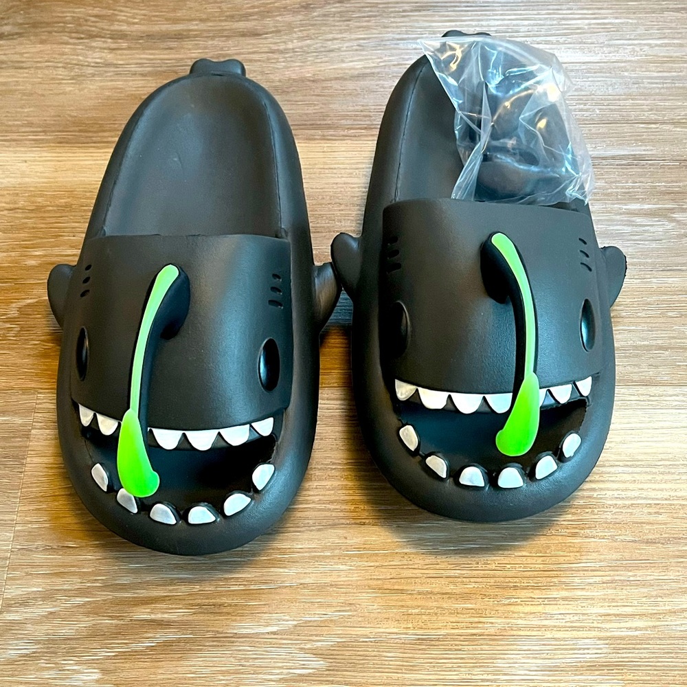 Men’s size 11 black shark slides with an anglerfish attachment instead of fin
